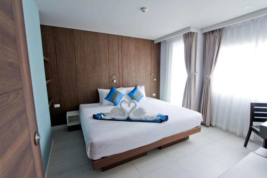 Elegancy Sansabai Hotel Patong Exterior photo