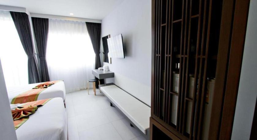 Elegancy Sansabai Hotel Patong Exterior photo