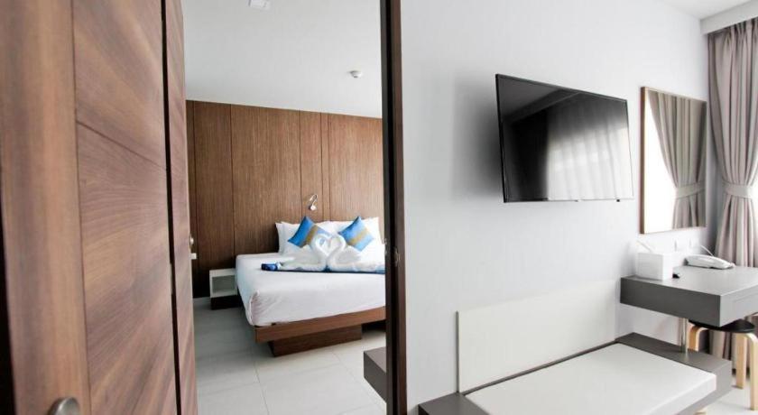 Elegancy Sansabai Hotel Patong Exterior photo