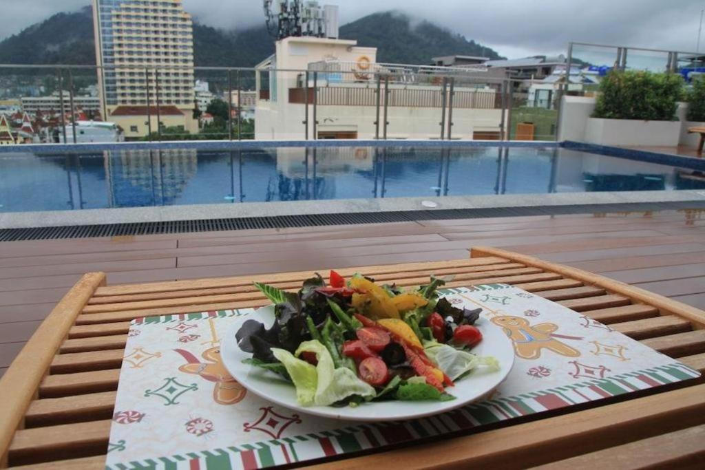 Elegancy Sansabai Hotel Patong Exterior photo